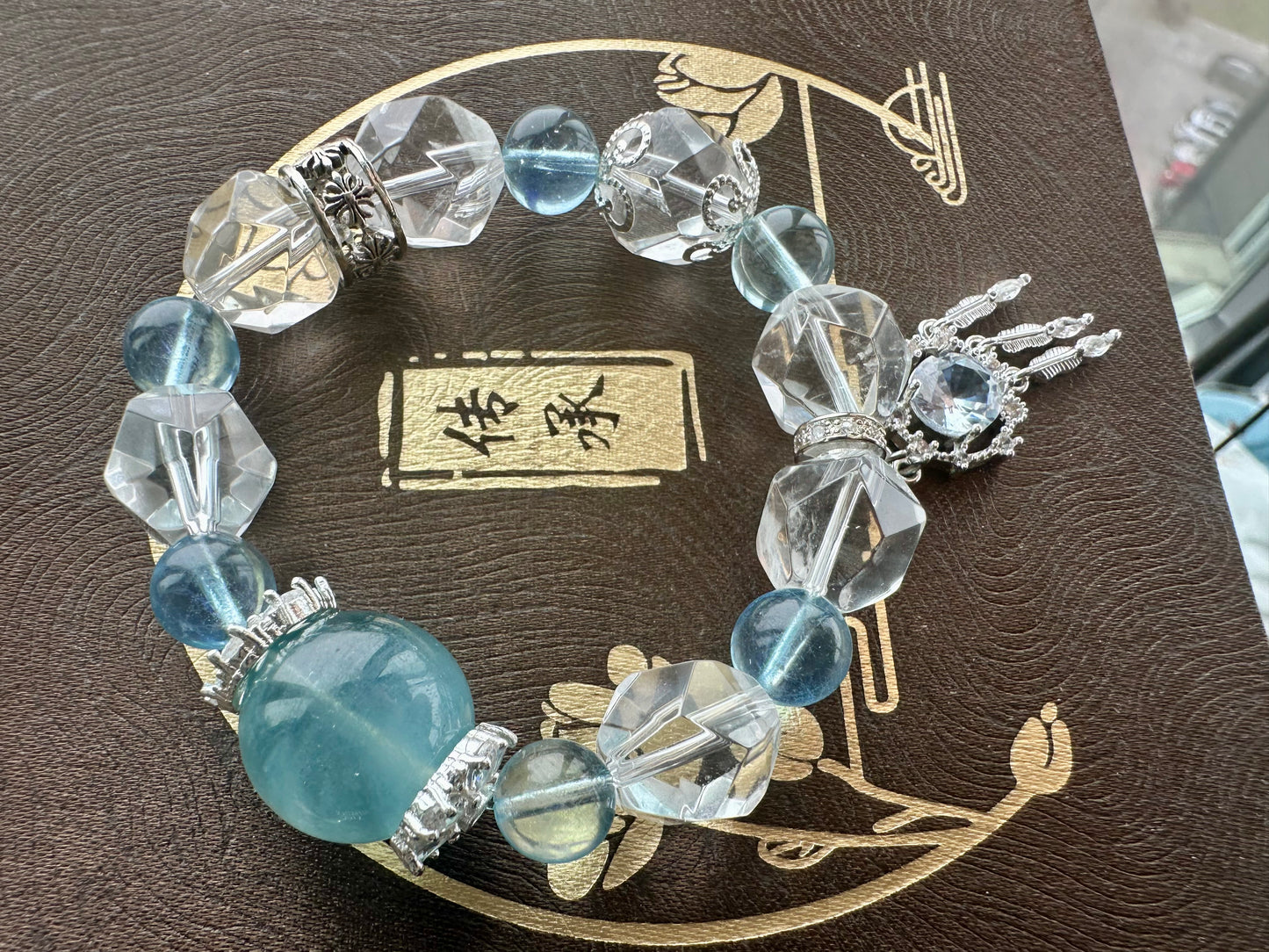 Blue Glow in Ice (蓝光映雪)