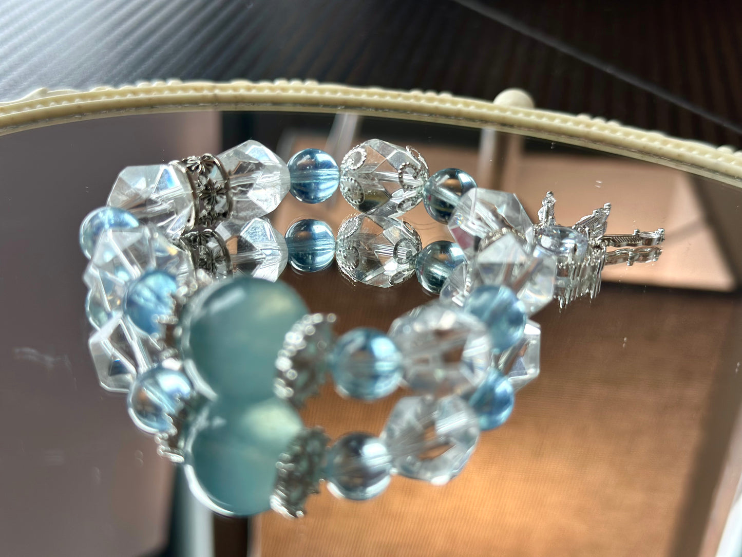 Blue Glow in Ice (蓝光映雪)